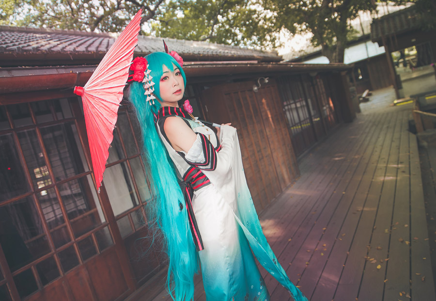 無料写真 初音ミクのコスプレをして和傘を差す女性 パブリックドメインq 著作権フリー画像素材集