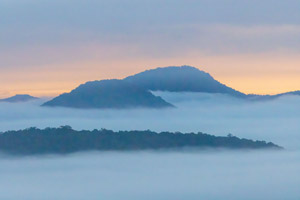 フリー写真 スリランカの山と雲海