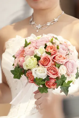 フリー写真, CC0 写真, 人物（写真）, 女性（写真）, 花嫁（新婦）, 結婚式, ブーケ, 人と花
