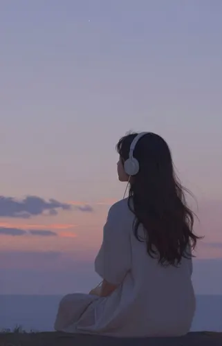 フリーAI画像, CC0 AI画像, 写真（AI画像）, 人物（AI画像）, 少女（AI画像）, 人と風景, 夕方（夕暮れ）, 音楽鑑賞, ヘッドホン（ヘッドフォン）, 眺める