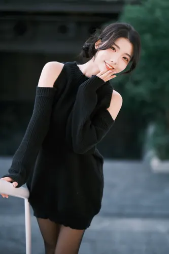 フリー写真, 人物（写真）, 女性（写真）, アジア人女性, 若い女性, ポートレイト, 台湾人, ニット姿, 顎に手を当てる