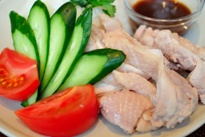 フリー写真, CC0 写真, 食べ物（写真）, 料理, タイ料理, 鶏肉（チキン）, 胡瓜（キュウリ）, トマト
