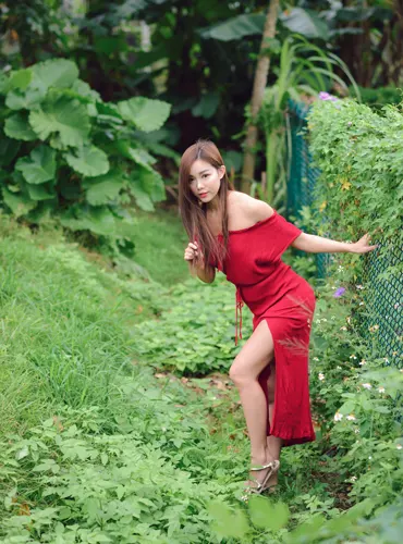フリー写真, 人物（写真）, 女性（写真）, アジア人女性, 若い女性, ポートレイト, 台湾人, 台湾人女性（144）, ワンピース姿, 髪を触る, 全身（写真）