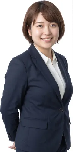 フリーAI画像, CC0 AI画像, 写真（AI画像）, 人物（AI画像）, 女性（AI画像）, アジア人女性, 若い女性, ポートレイト, ビジネス, 仕事, 職業, ビジネスウーマン, オフィスレディ（OL）, レディースーツ, 白背景, ショートヘア