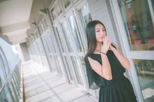 フリー写真 両手を合わせる台湾人女性