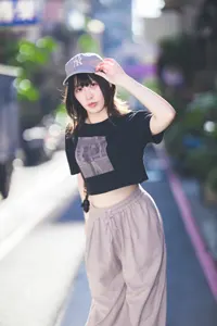 フリー写真 キャップを被る台湾人女性