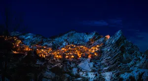 フリー写真 イタリア、カステルメッツァーノの夜の村