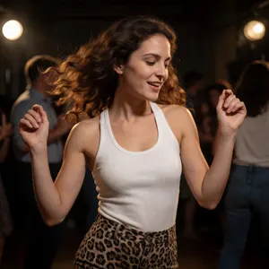 AI画像 クラブで踊る外国人女性