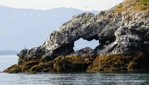 フリー写真 ガル島のアーチ型の岩