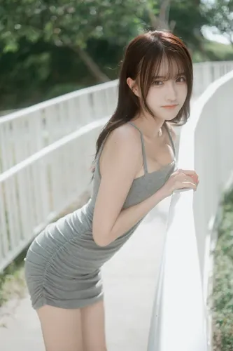 フリー写真, 人物（写真）, 女性（写真）, アジア人女性, 若い女性, ポートレイト, 台湾人, ワンピース姿, 屈む