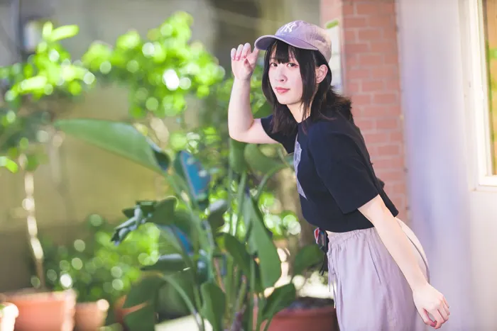 フリー写真, 人物（写真）, 女性（写真）, アジア人女性, 若い女性, ポートレイト, シリーズ（1546）, 台湾人, 帽子姿, 野球帽（キャップ）, Tシャツ姿