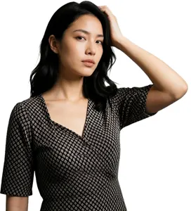 AI画像 頭に手を当てたアジア人女性