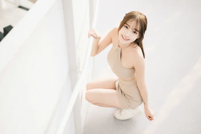 フリー写真, 人物（写真）, 女性（写真）, アジア人女性, 若い女性, ポートレイト, 台湾人, シリーズ（1547）, ニット姿, しゃがむ