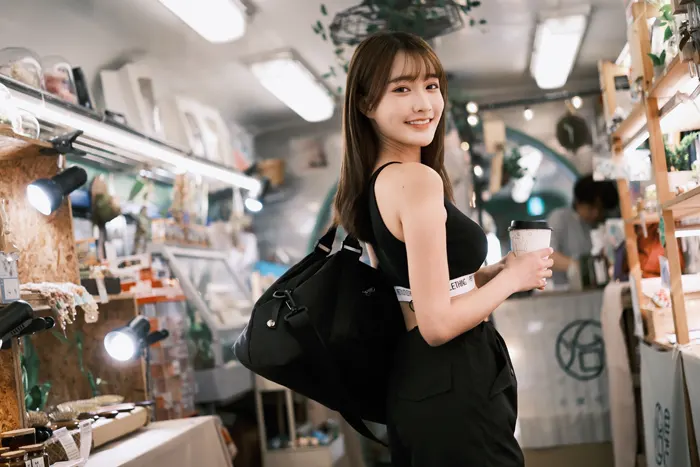 フリー写真, 人物（写真）, 女性（写真）, アジア人女性, 若い女性, ポートレイト, 台湾人, シリーズ（1547）, スポーツブラ姿, 鞄（バッグ）