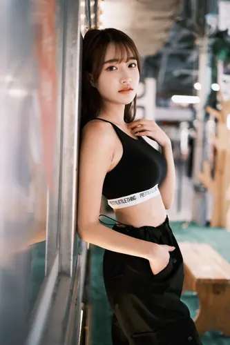 フリー写真, 人物（写真）, 女性（写真）, アジア人女性, 若い女性, ポートレイト, 台湾人, シリーズ（1547）, スポーツブラ姿, ポケットに手を入れる
