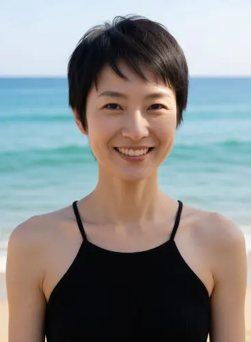 フリーAI画像, CC0 AI画像, 写真（AI画像）, 人物（AI画像）, 女性（AI画像）, アジア人女性, 若い女性, ポートレイト, ショートヘア, 砂浜（ビーチ）, 海