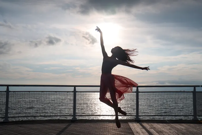 フリー写真, CC0 写真, 人物（写真）, 女性（写真）, 人と風景, 人物（シルエット）, バレエ, バレリーナ, 踊る（ダンス）, 跳ぶ（ジャンプ）, 海